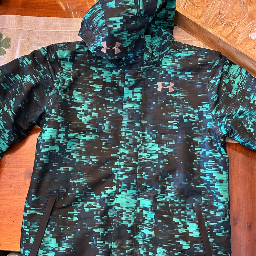 Boys Under Armour winter jacket w powder skirt size large